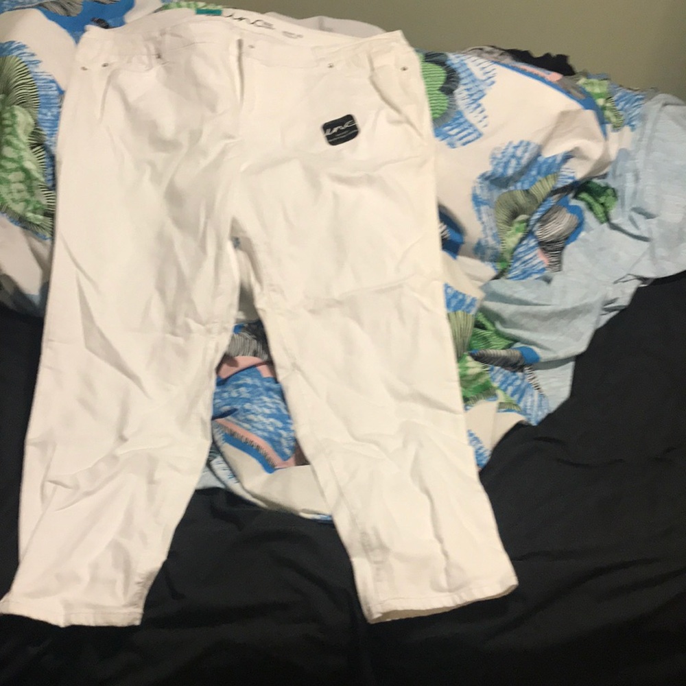 NWT size 24w INC jeans white